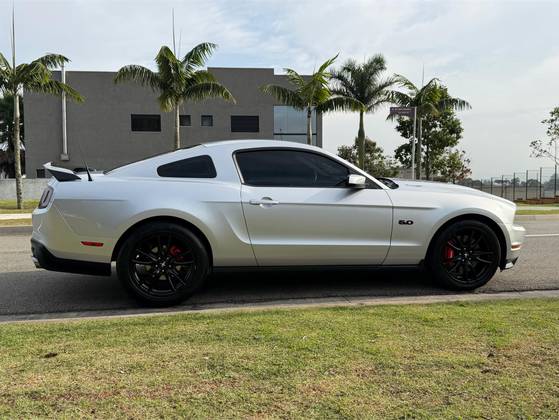 FORD MUSTANG 5.0 GT PREMIUM COUPÉ V8 32V GASOLINA 2P MANUAL